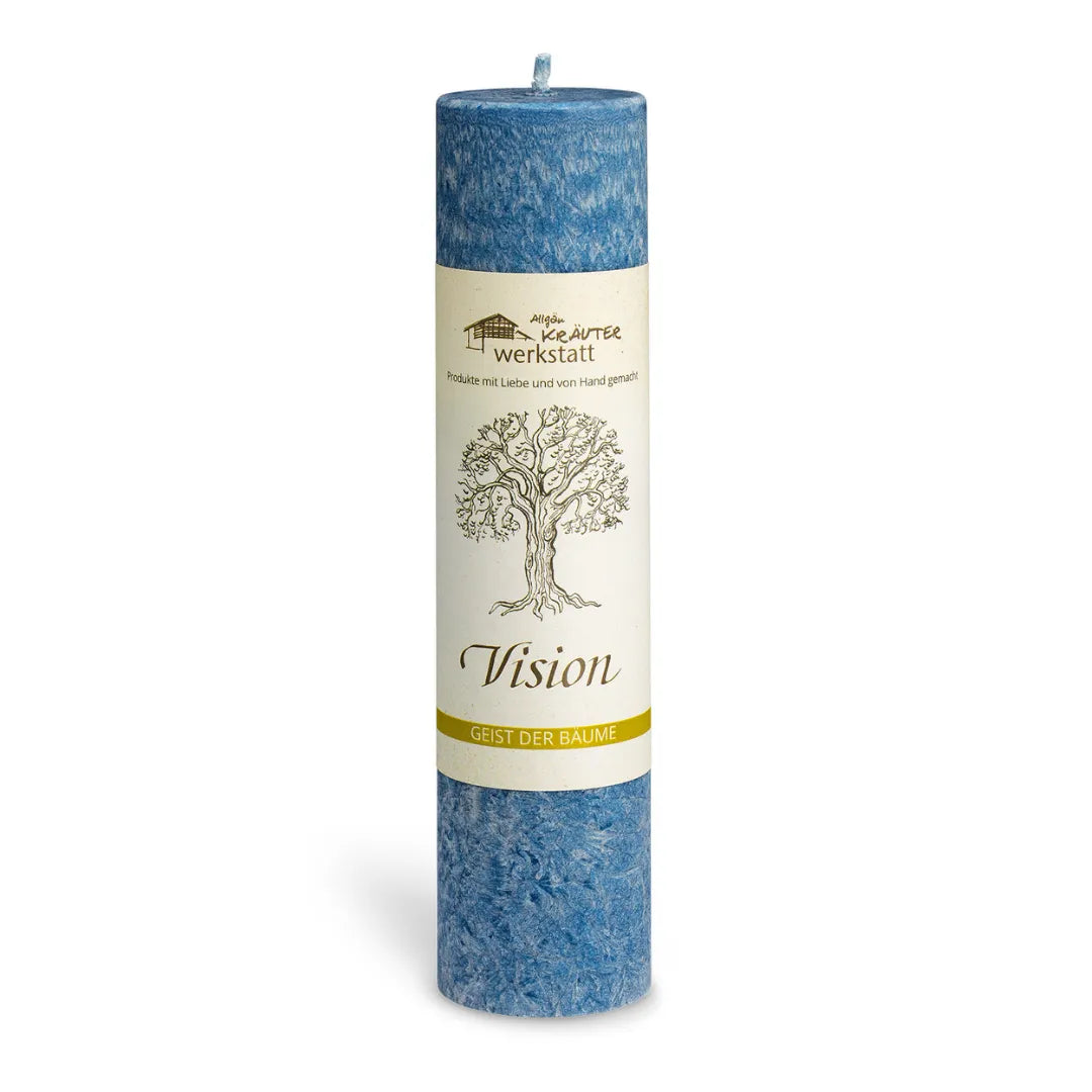 Blaue Allgäuer Kräuterkerze "Vision" mit Tanne, unterstützt beim Finden & Manifestieren der eigenen Ziele.