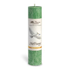 Grüne Allgäuer Heilkräuterkerze "Hoffnung" aus der Serie "Vögel der Freiheit" mit Taubenmotiv.