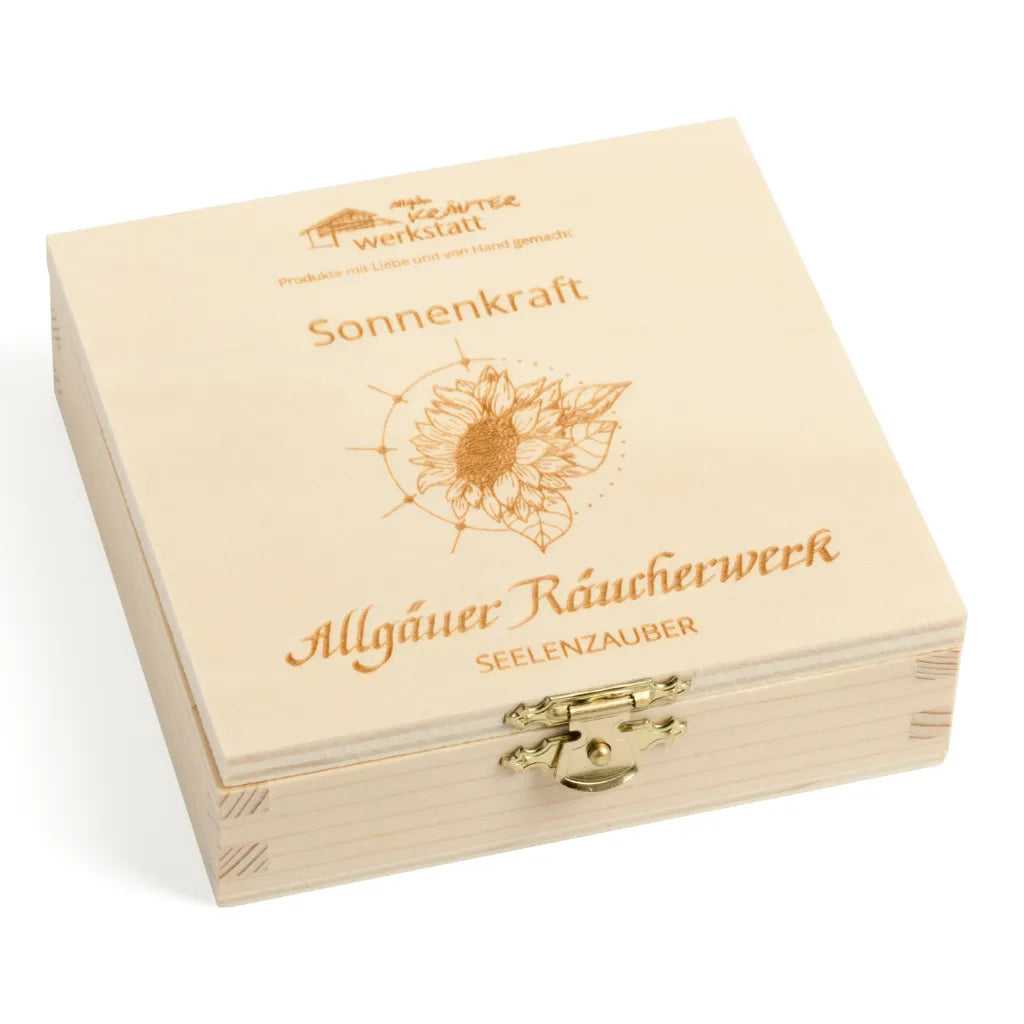 Geschlossene Holzbox "Allgäuer Räucherwerk Seelenzauber Sonnenkraft" für innere Energie.