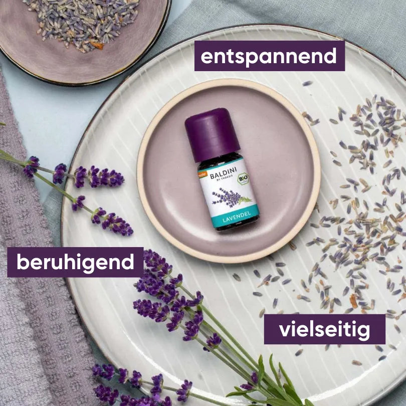 Baldini Bio Lavendelöl, entspannend, beruhigend und vielseitig, mit Lavendelblüten.
