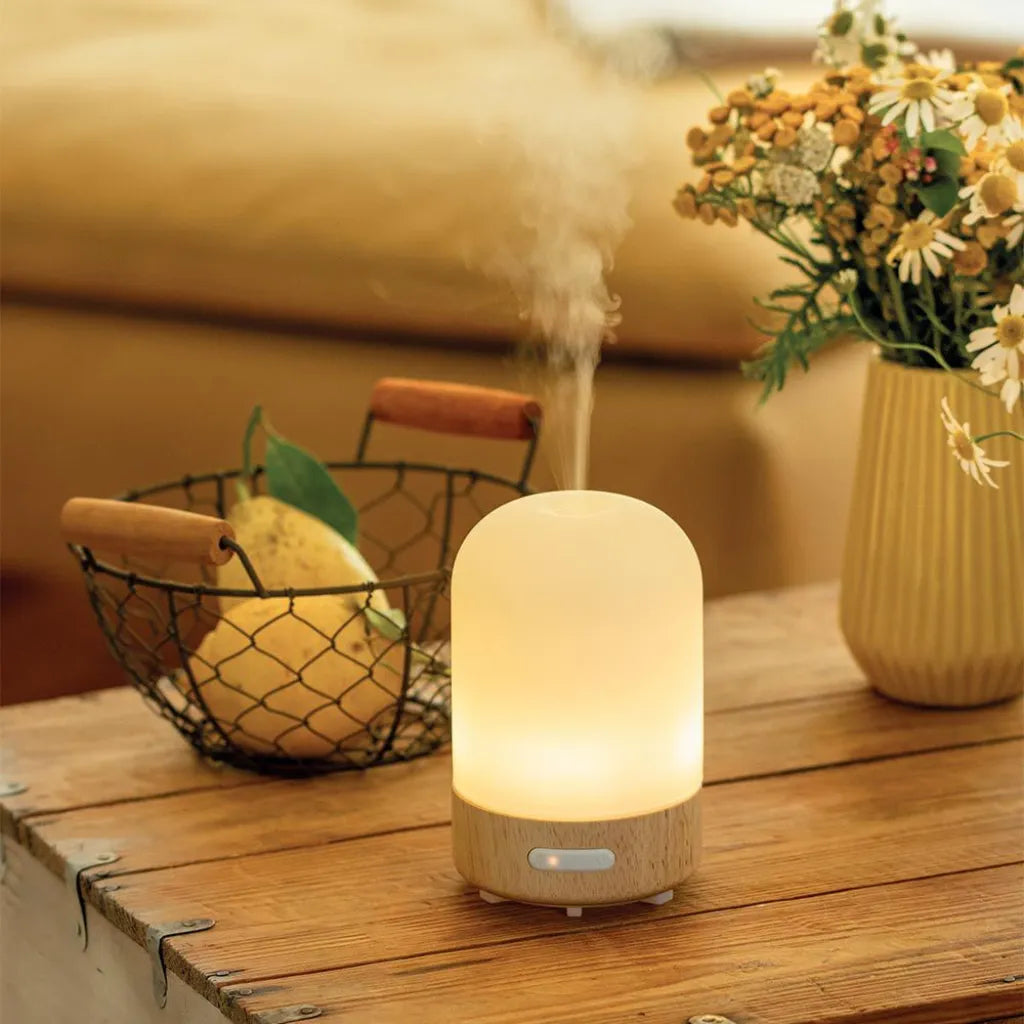 TaoWell Natura Mini Aroma Diffuser mit warmem Licht und Duftnebel, für duftende Wohlfühloase.