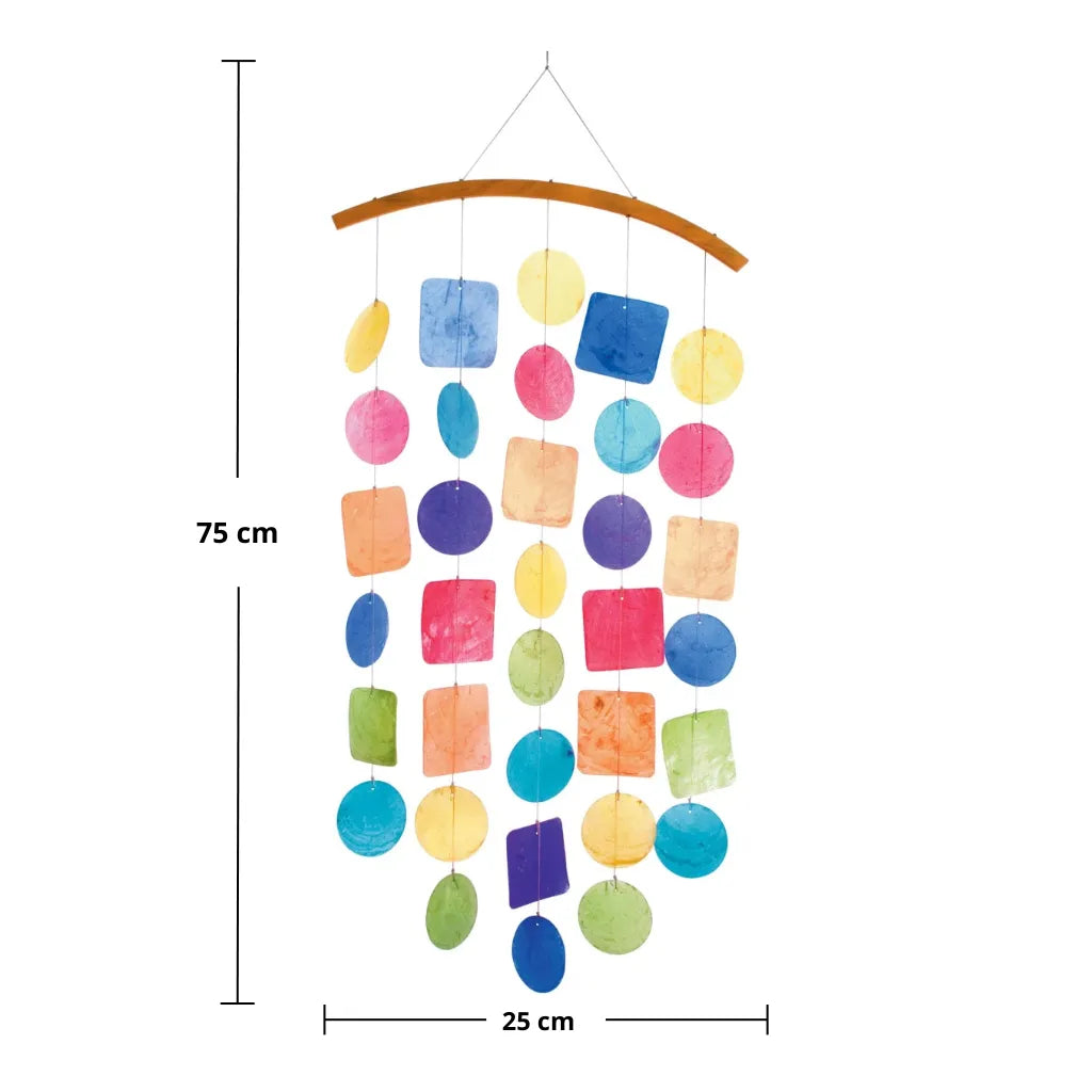 Muschelwindspiel Regenbogen Maße: 75cm lang, 25cm breit, mit 34 bunten Capiz-Muscheln.