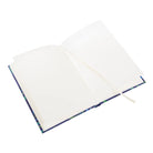 Geöffnetes A5 Notizbuch 'Tropical' mit 200 blanko Seiten und Leseband.