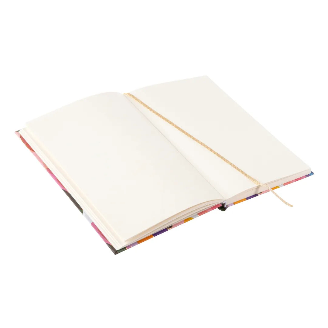 Geöffnetes A5 Notizbuch 'Urban Optimistic' mit 200 blanko Seiten und Leseband.