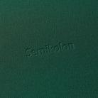 Detailansicht des dunkelgrünen Semikolon Notizbuchs A5 mit geprägtem 'Semikolon' Schriftzug.
