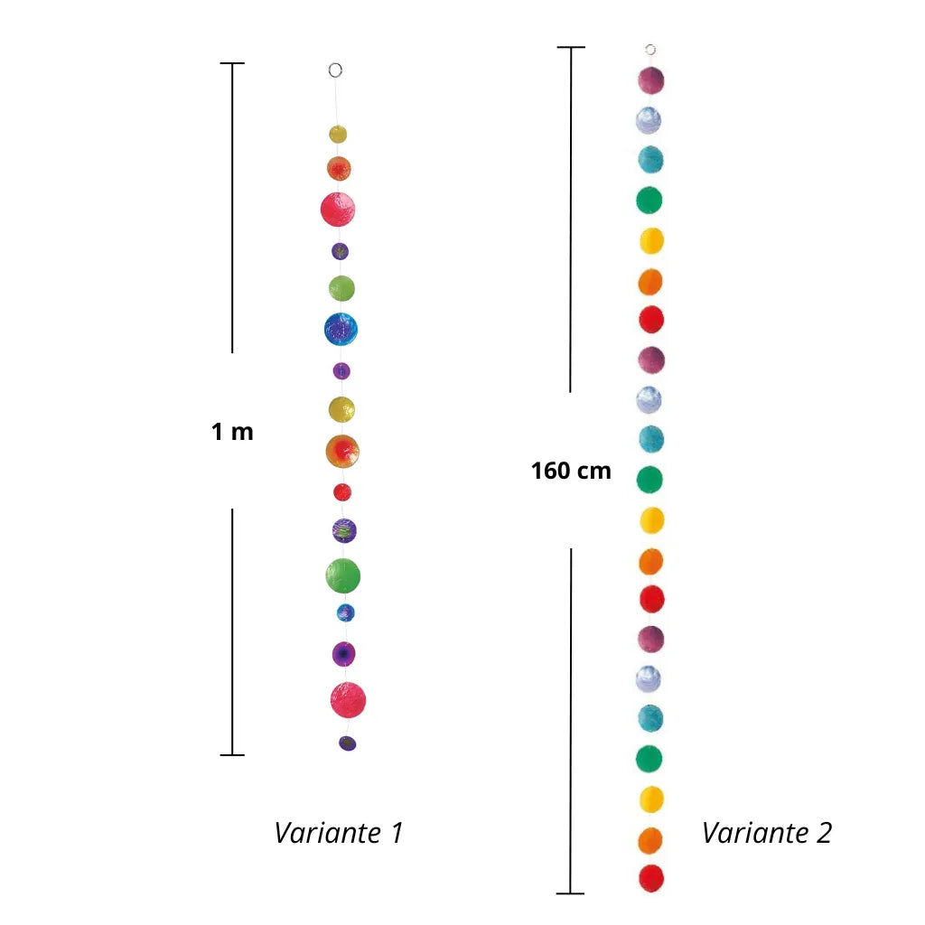 Capiz-Muschelketten mit Längenangaben. Variante 1 ist 100 cm lang, Variante 2 misst 160 cm. Zeigt die unterschiedlichen Größen der farbenfrohen Ketten als Fensterdekoration.