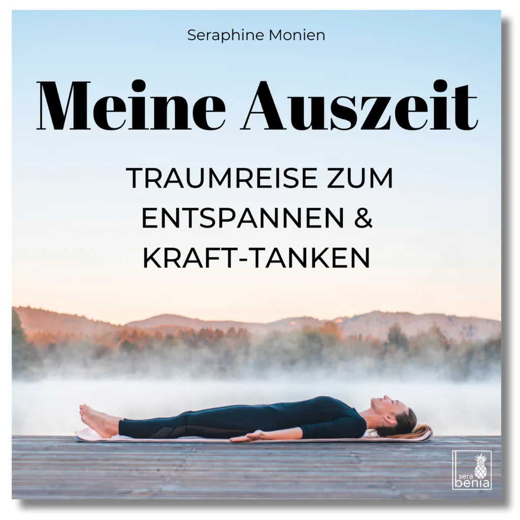 Cover: Seraphine Monien - Meine Auszeit: Traumreise zum Entspannen und Kraft-Tanken. Frau liegt entspannt auf Yogamatte am nebligen See.