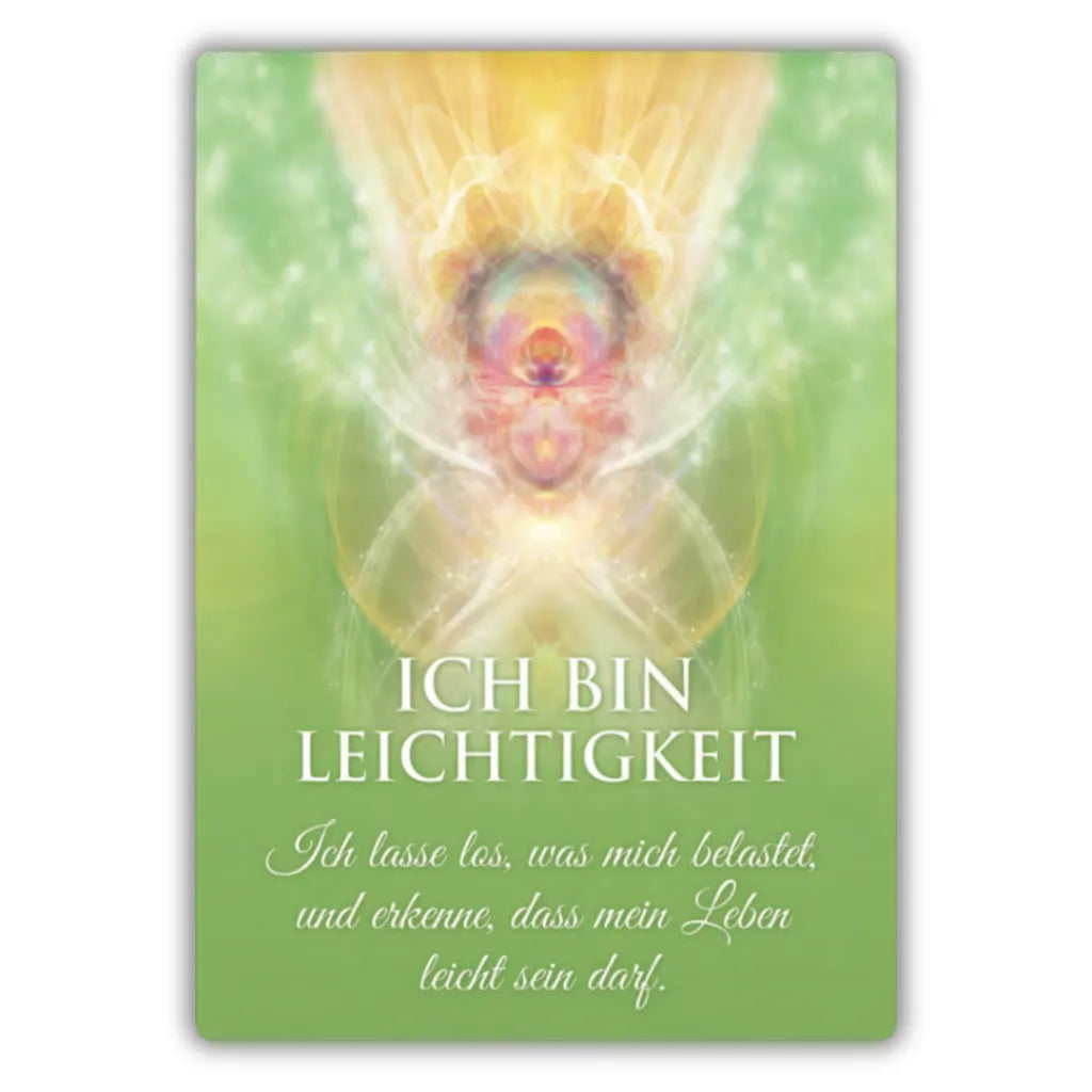 Affirmationskarte "ICH BIN LEICHTIGKEIT" aus dem Kartenset von Gaby Shayana Hoffmann. Ein leuchtendes Energiebild in Grün und Gold symbolisiert das Loslassen von Belastungen.