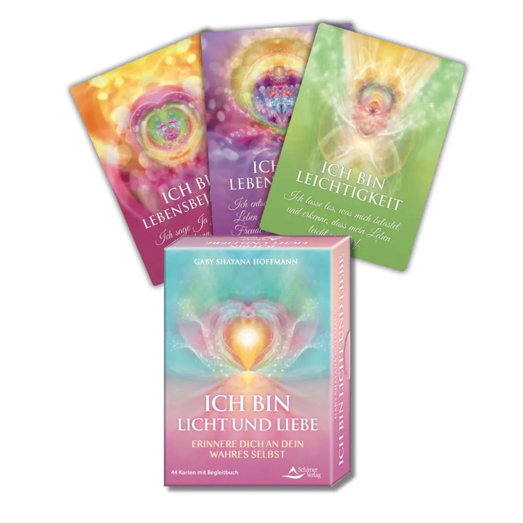 Das Kartenset "Ich bin Licht und Liebe" von Gaby Shayana Hoffmann. Die Box und drei Karten wie "Ich bin Lebensbejahend" und "Ich bin Leichtigkeit" sind ausgebreitet.