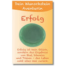 Grüner Aventurin Wunschstein auf Karte für Erfolg, mit Spruch "Erfolg ist kein Glück...".